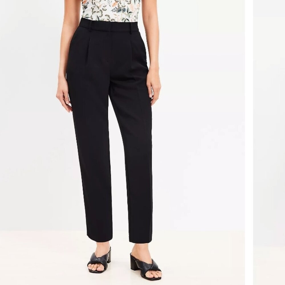 Loft Black Pleated Tapered Pants in Crepe Size 10 NWOT
